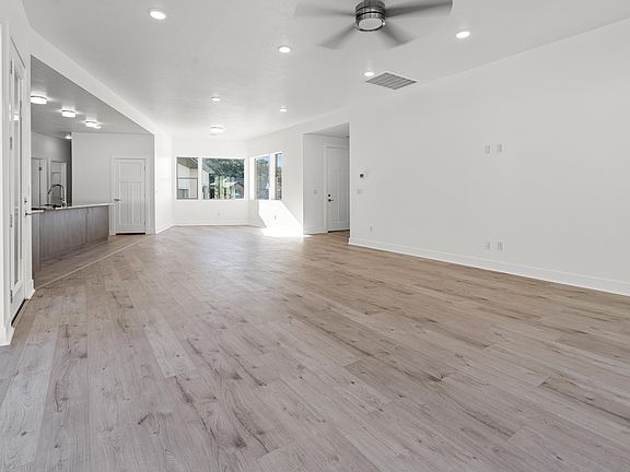 4th image of 1824 N Splinter Wood Ln