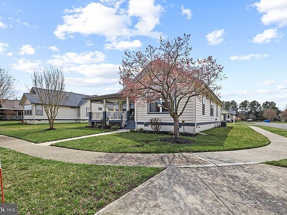 3rd image of 33711 Ashland Dr