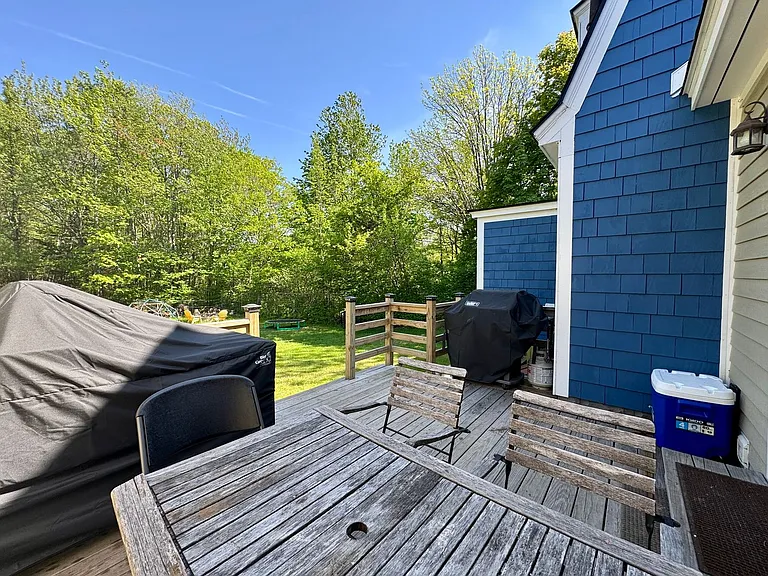 275 Middle Rd — Photo 28