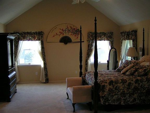 Master Bedroom Pic 1