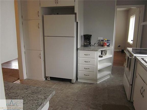 3rd image of 1023 E Beech St