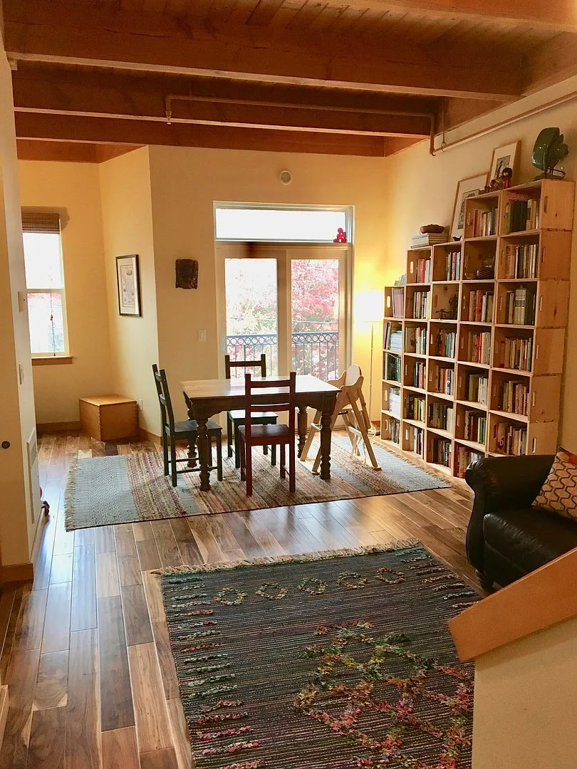Spacious Townhome In the Heart Of Central District! — Photo 2