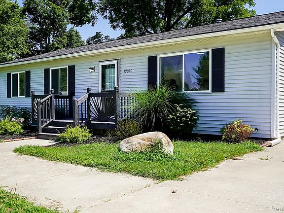 3rd image of 59050 1st St