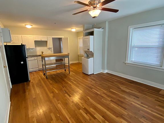 3rd image of 3713 Summit St #302