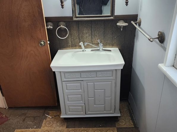 35 Hillside Ave Unit 1