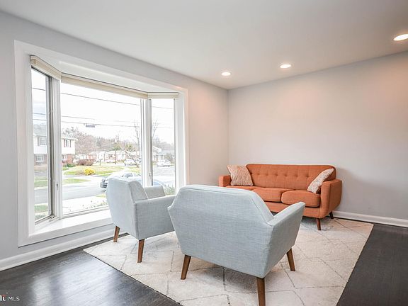 3rd image of 5104 Oakglen Dr