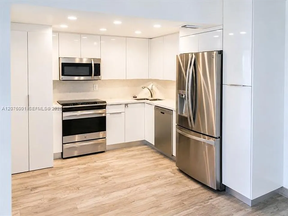 2333 Brickell Ave #CU-2309