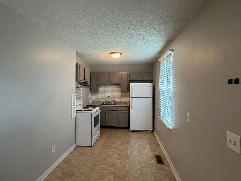 212 Jay Dr — Photo 3