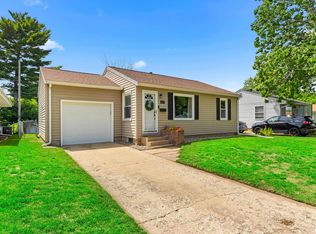 1417 N 12th St, Pekin, IL 61554