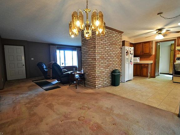 5th image of 686 Beechwood Dr