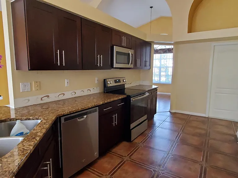 18110 Palm Breeze Dr — Photo 3