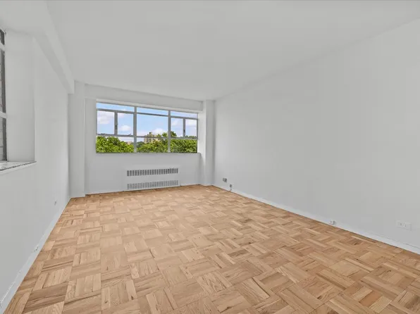 2727 Palisade Avenue image 11 of 22