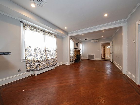 5th image of 254 N Long Beach Ave