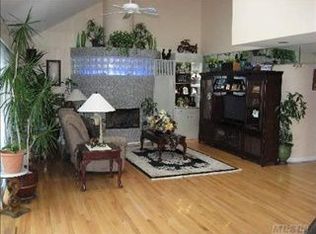 232 E Shore Rd, Lindenhurst, NY 11757