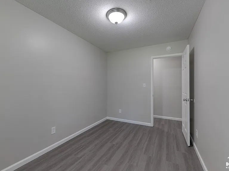 1322 N Kansas St — Photo 13