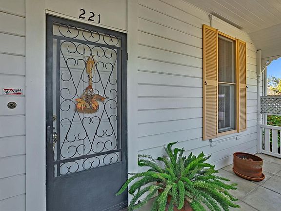 5th image of 221 Olive St