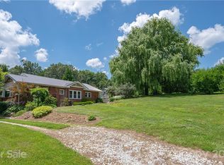 950 Staton Rd, Flat Rock, NC 28731