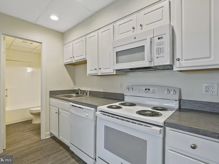 28 Liberty St #208 — Photo 12
