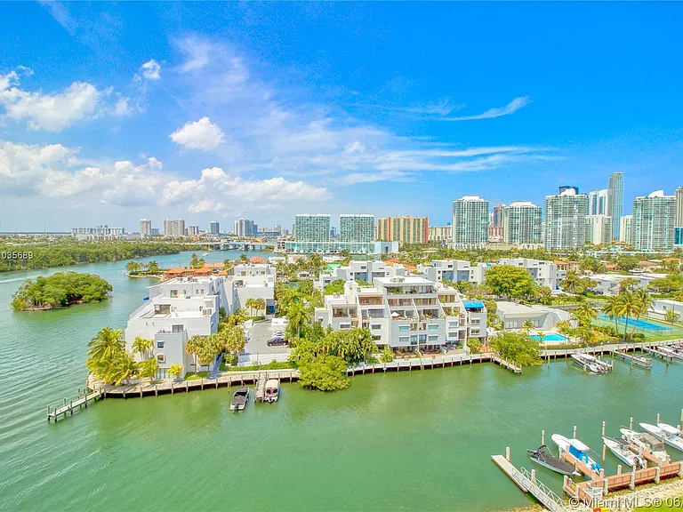 400 Kings Point Dr #10 — Photo 4