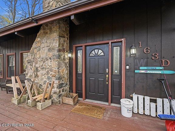 3rd image of 3355 Woodland Dr