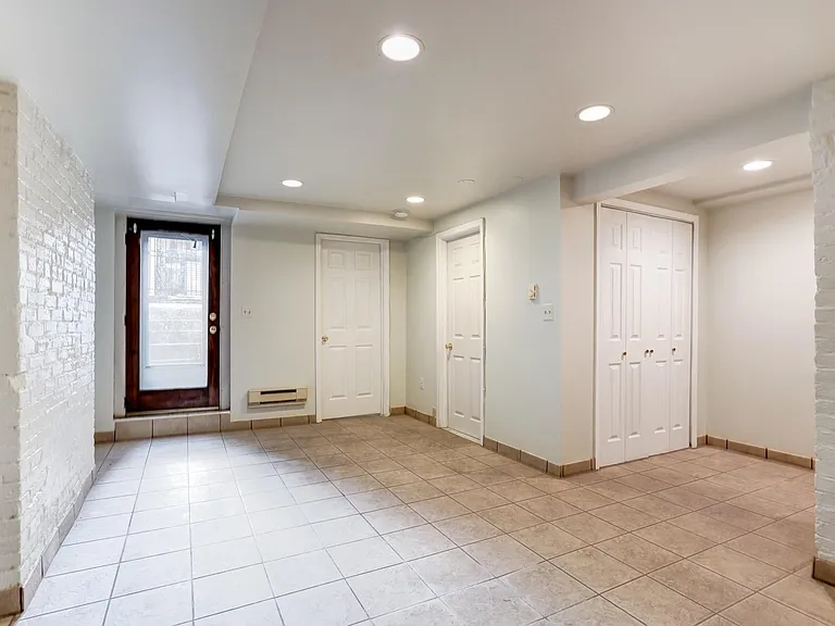 904 French St NW #2 — Photo 5