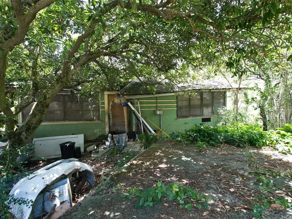 2702 Nihi St, Honolulu, HI 96819