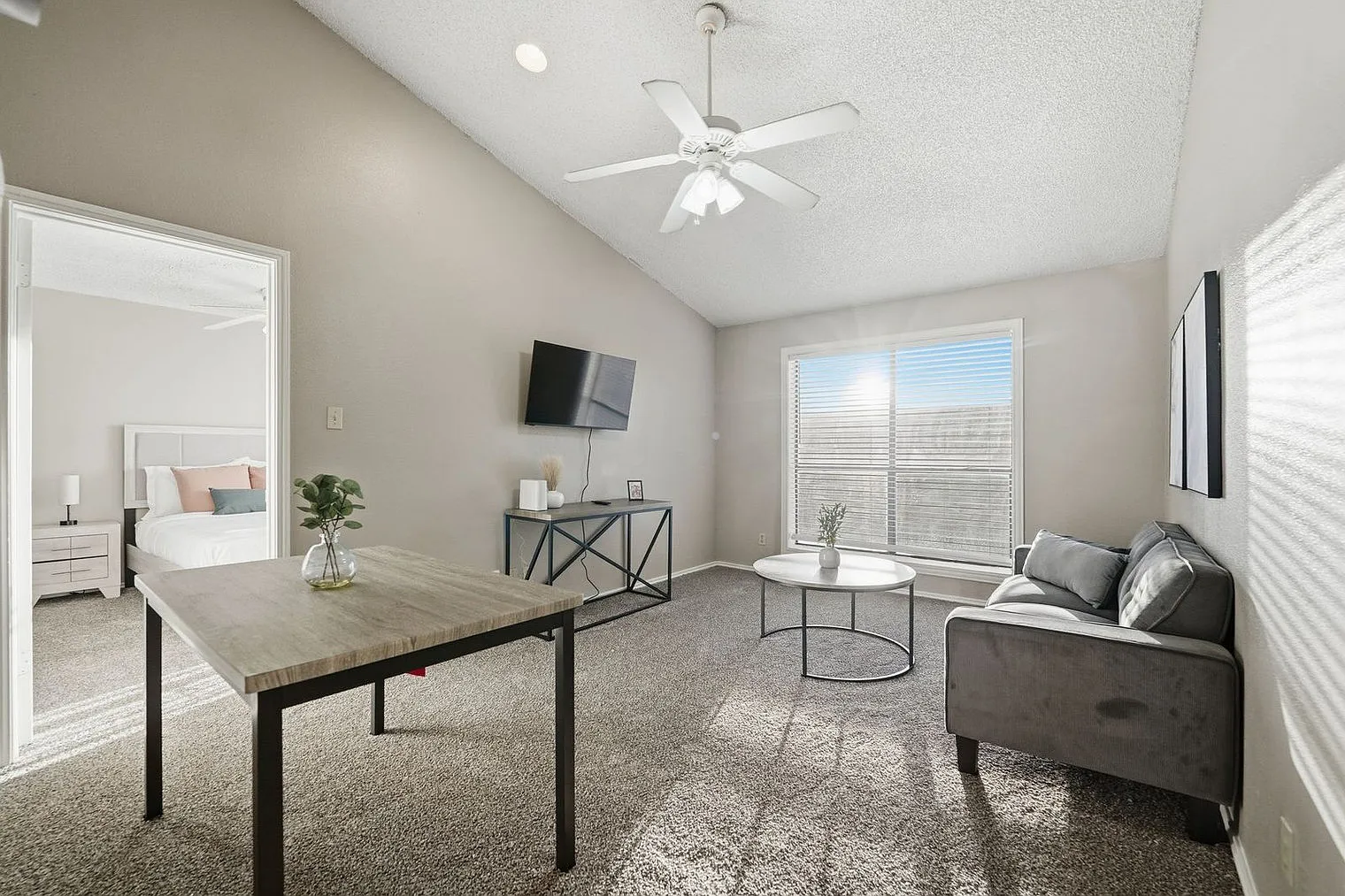 1 bed, 1.0 bath, 5575 sqft, $981 — Photo 4