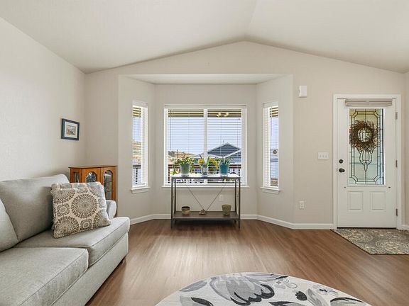 4th image of 5103 Aster Ln