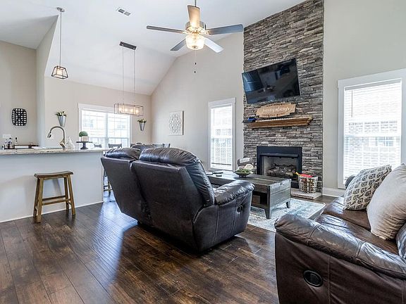 4th image of 839 Jersey Dr