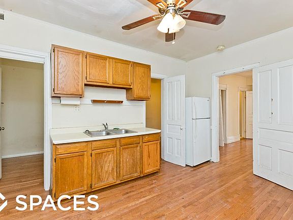 3rd image of 1050 W Cornelia Ave #Twoa
