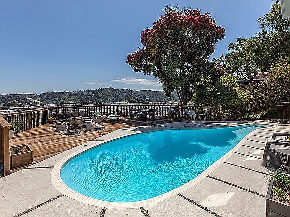 1st image of 32 Alta Vista Way