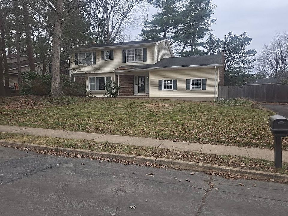 1st image of 11 Bruin Dr