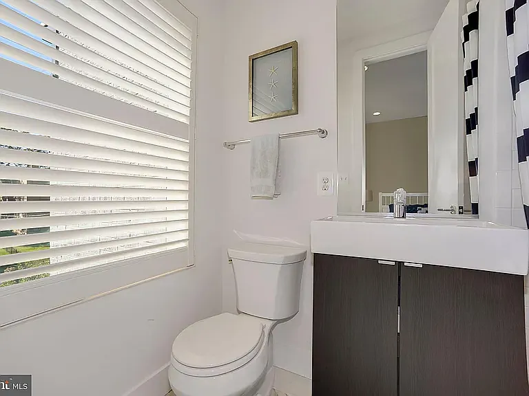1030 Perry St NE — Photo 22