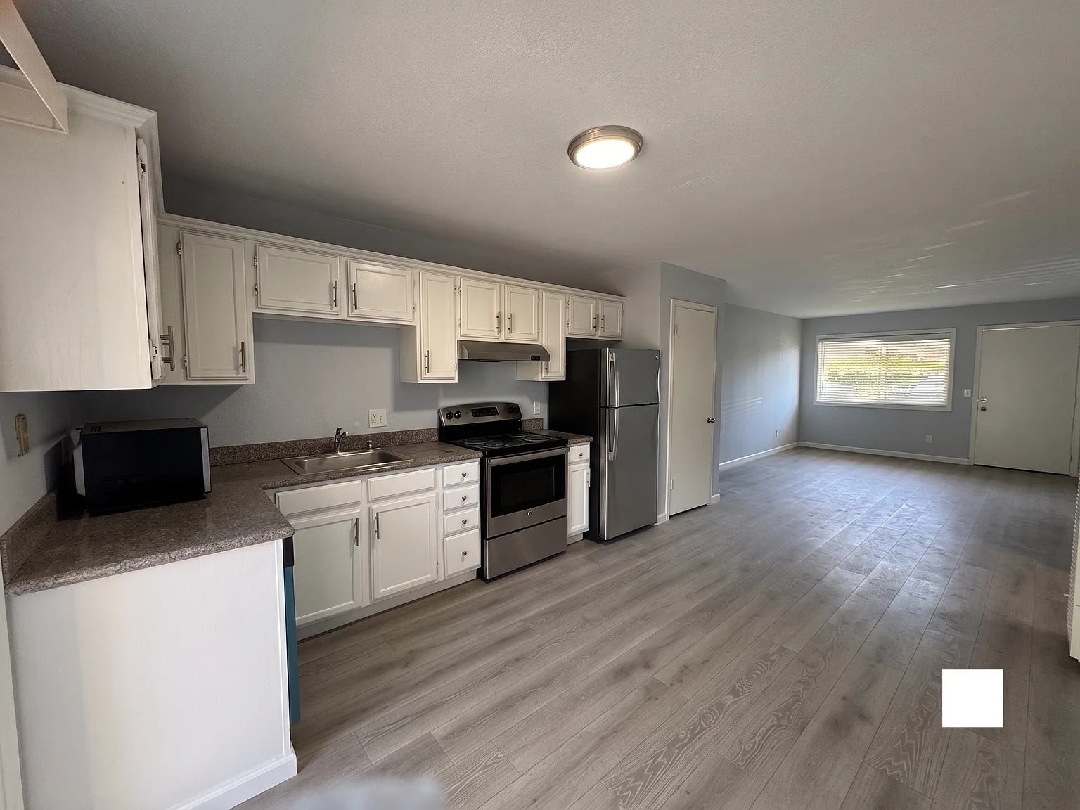 2 bed, 750 sqft, $2,350 — Photo 3