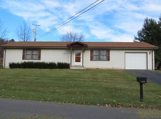 40 Garnette St, Peterstown, WV 24963