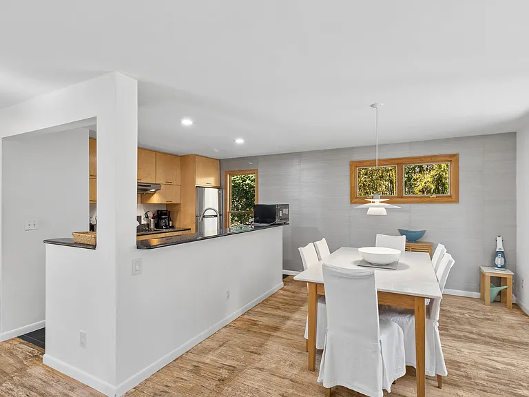 27 Montauk Ave — Photo 8