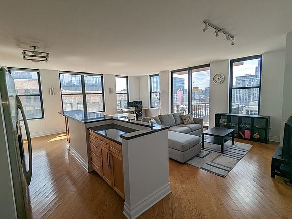 5th image of 330 N Jefferson St APT 905