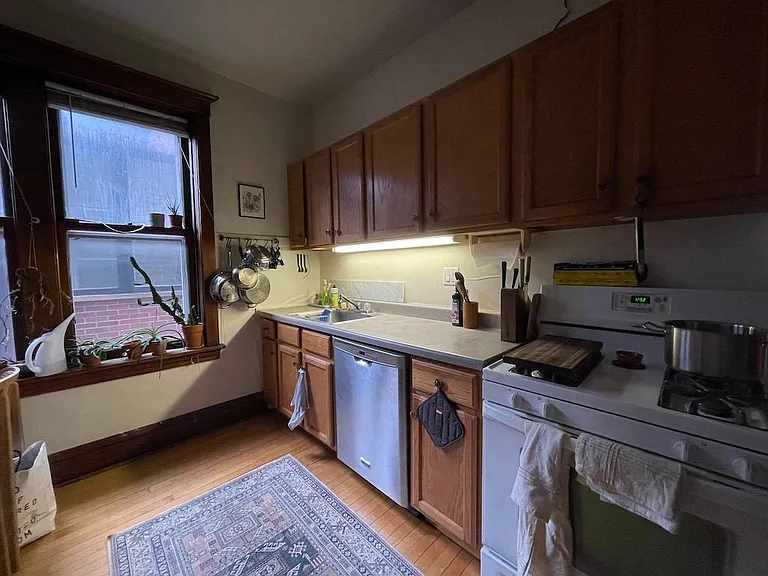 1133 W Wellington Ave #2F — Photo 3