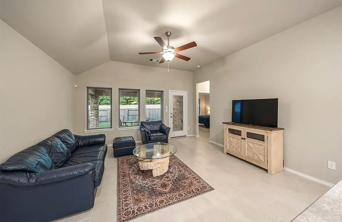 Vino Vines Ln, Conroe — Photo 4