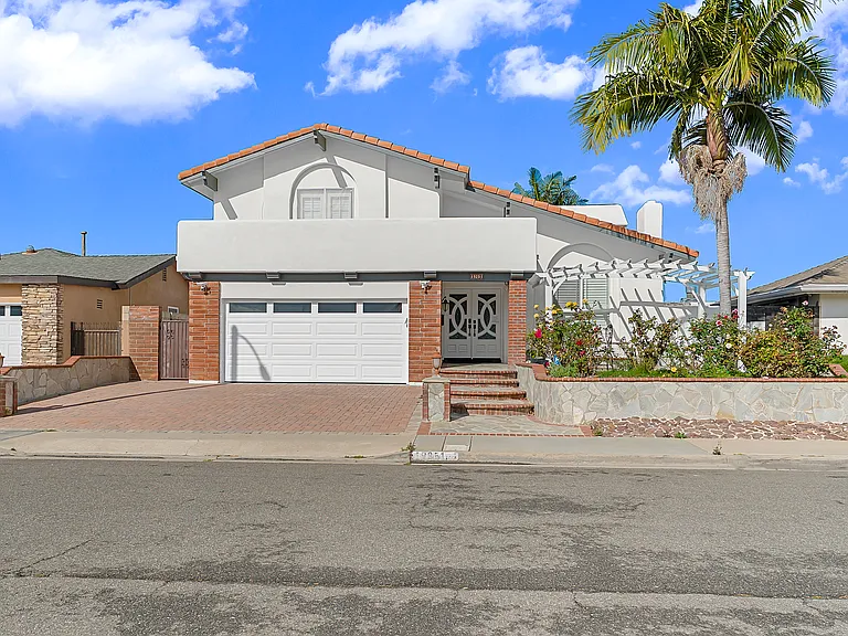 19251 Worchester Ln — Photo 41