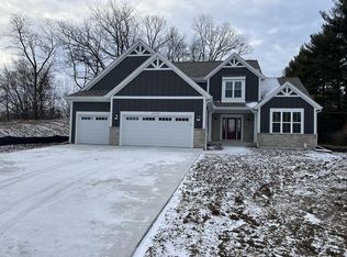 W221N3075 Greenwood ROAD, Waukesha, WI 53186