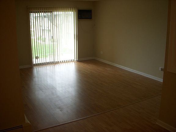 4th image of 928 Jonathon Ct APT 203