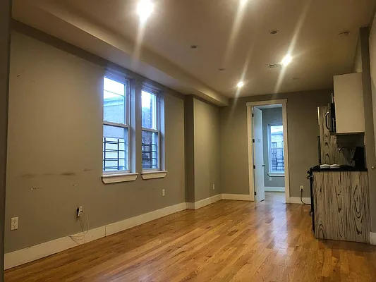 Rented by Premier Metro Realty Corp | media 5