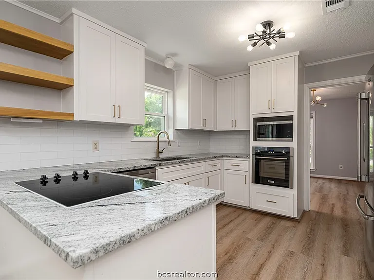 3705 Holly Dr — Photo 3