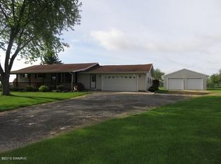 25675 Pine Lake St, Edwardsburg, MI 49112