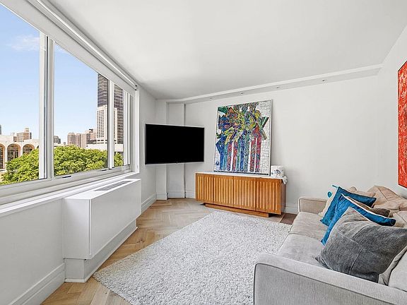 5th image of 30 W 63rd St APT 7N