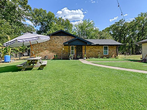 3rd image of 206 Saint Michaels Cir