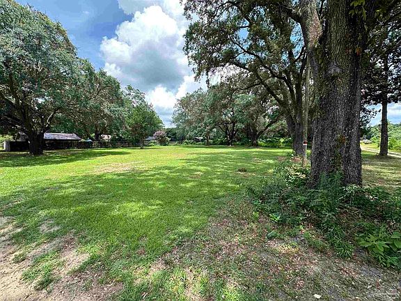 3rd image of 3810 Rockwood Dr