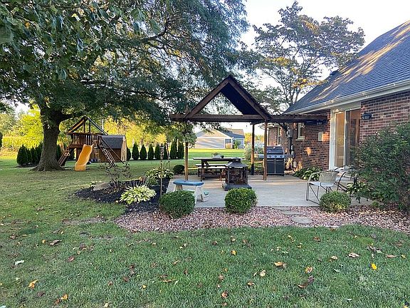 4th image of 1323 Lammers Pike
