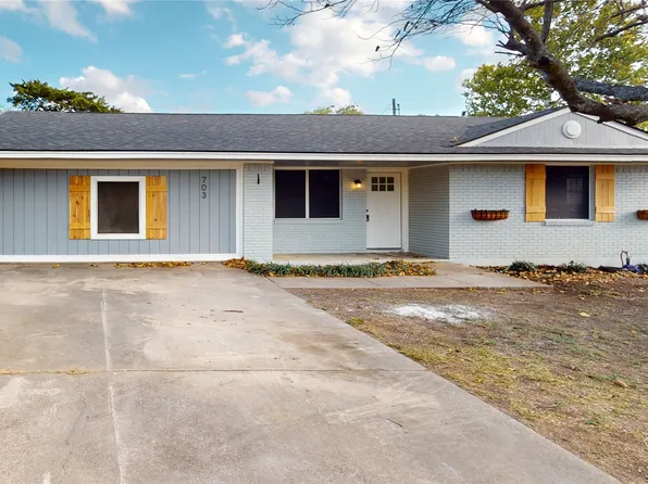 703 Green Pastures Dr, Cedar Hill, TX 75104